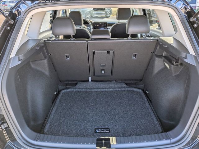 New 2026 Volkswagen Taos SE FWD image 13