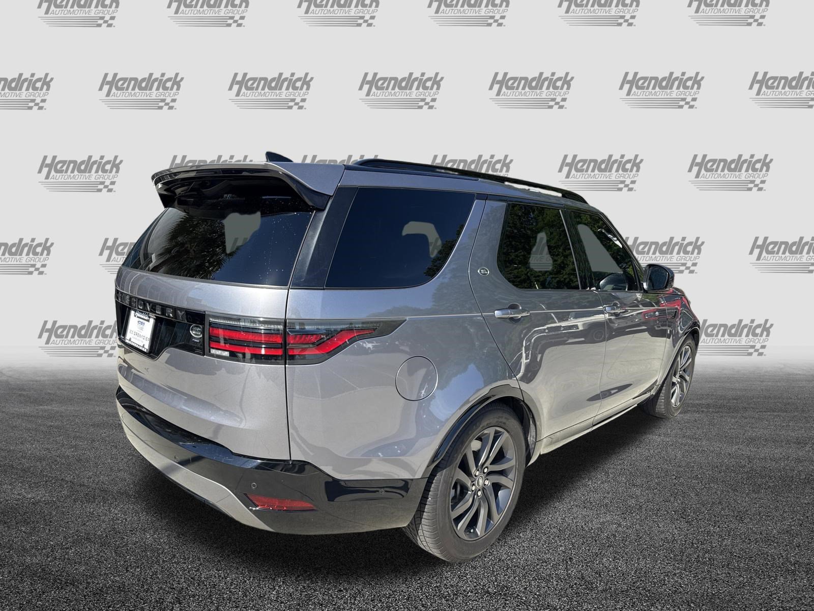Used 2021 Land Rover Discovery S R-Dynamic AWD/4WD image 9