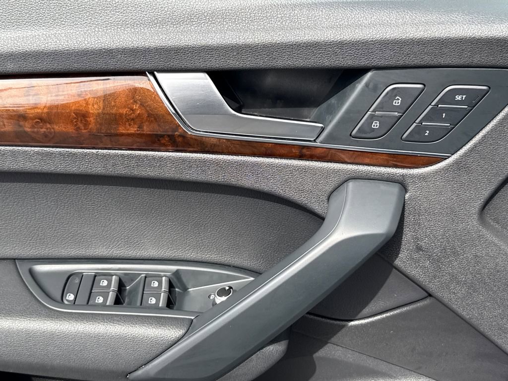 Used 2018 Audi Q5 2.0T Premium Plus w/ Premium Plus Package AWD/4WD image 25