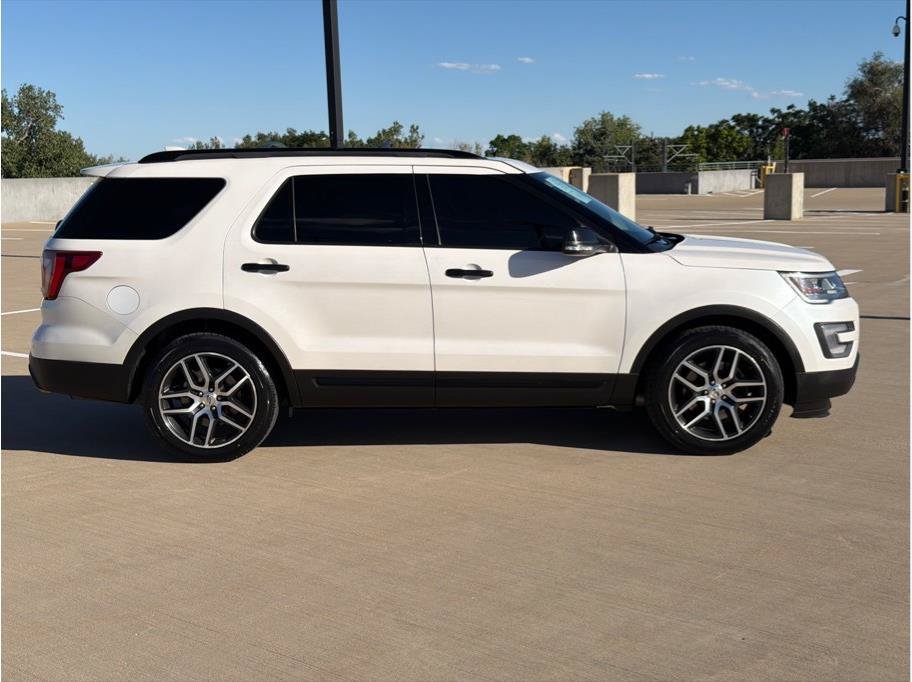 Used 2017 Ford Explorer Sport w/ Equipment Group 401A AWD/4WD image 9