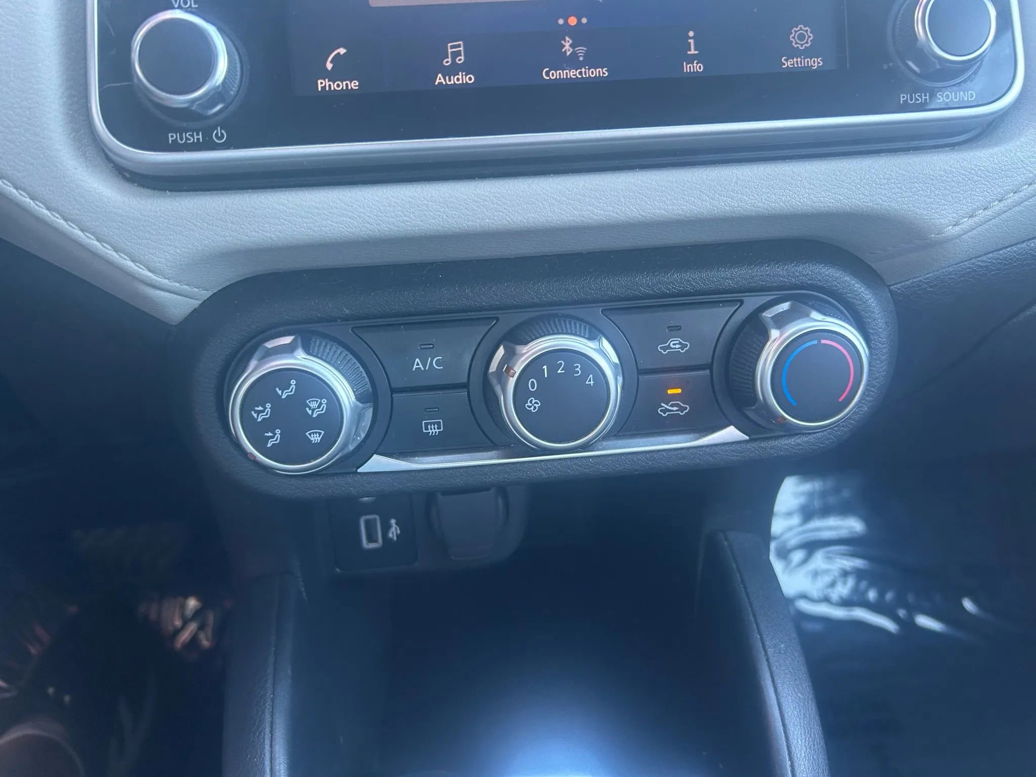 Used 2021 Nissan Versa SV image 9