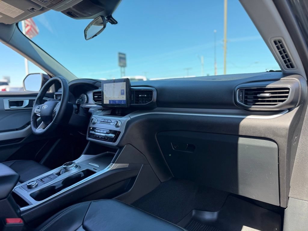Used 2024 Ford Explorer XLT w/ Equipment Group 202A AWD/4WD image 15