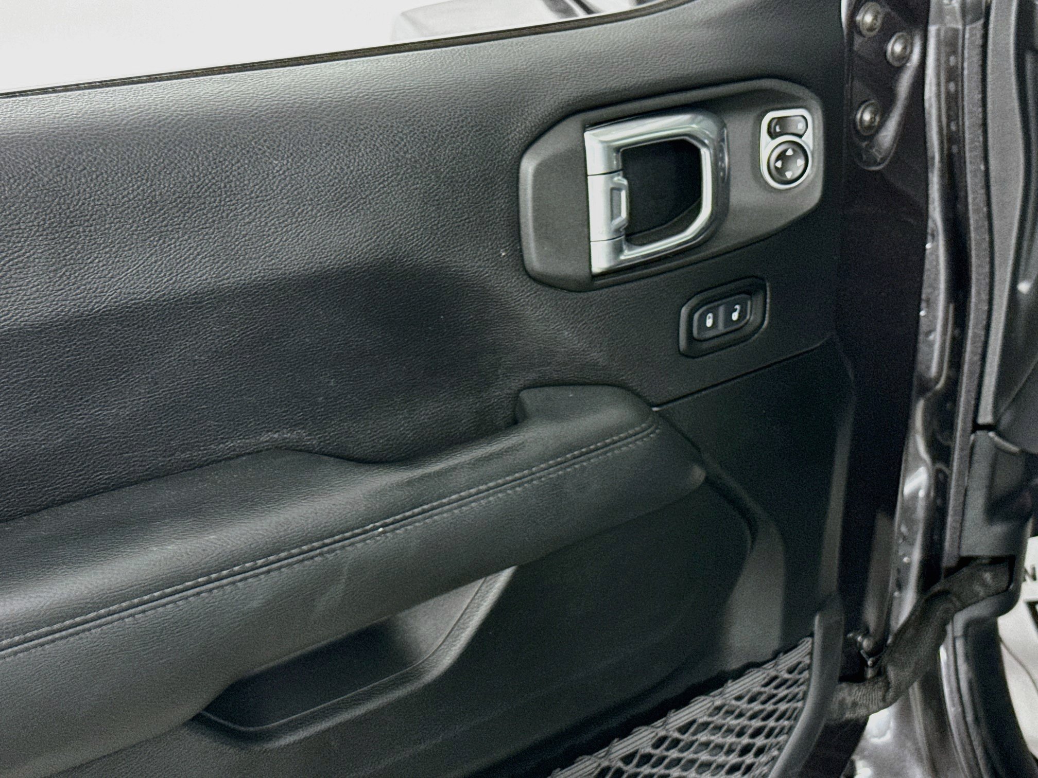 Used 2020 Jeep Wrangler Unlimited Sahara AWD/4WD image 19