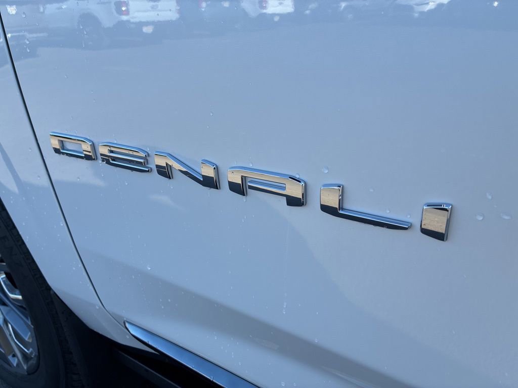 Used 2024 GMC Yukon XL Denali Ultimate image 9