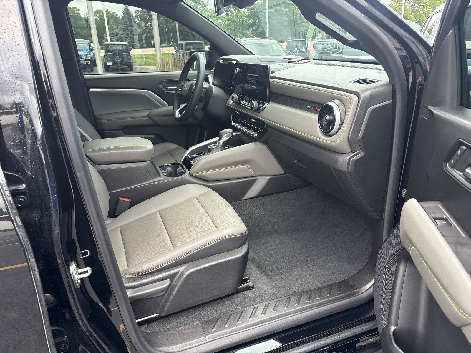 Used 2023 Chevrolet Colorado ZR2 w/ ZR2 Convenience Package III AWD/4WD image 13