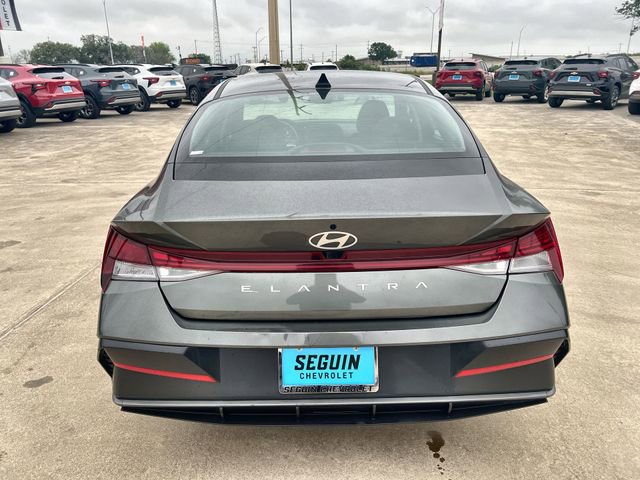 Used 2025 Hyundai Elantra SEL FWD image 31