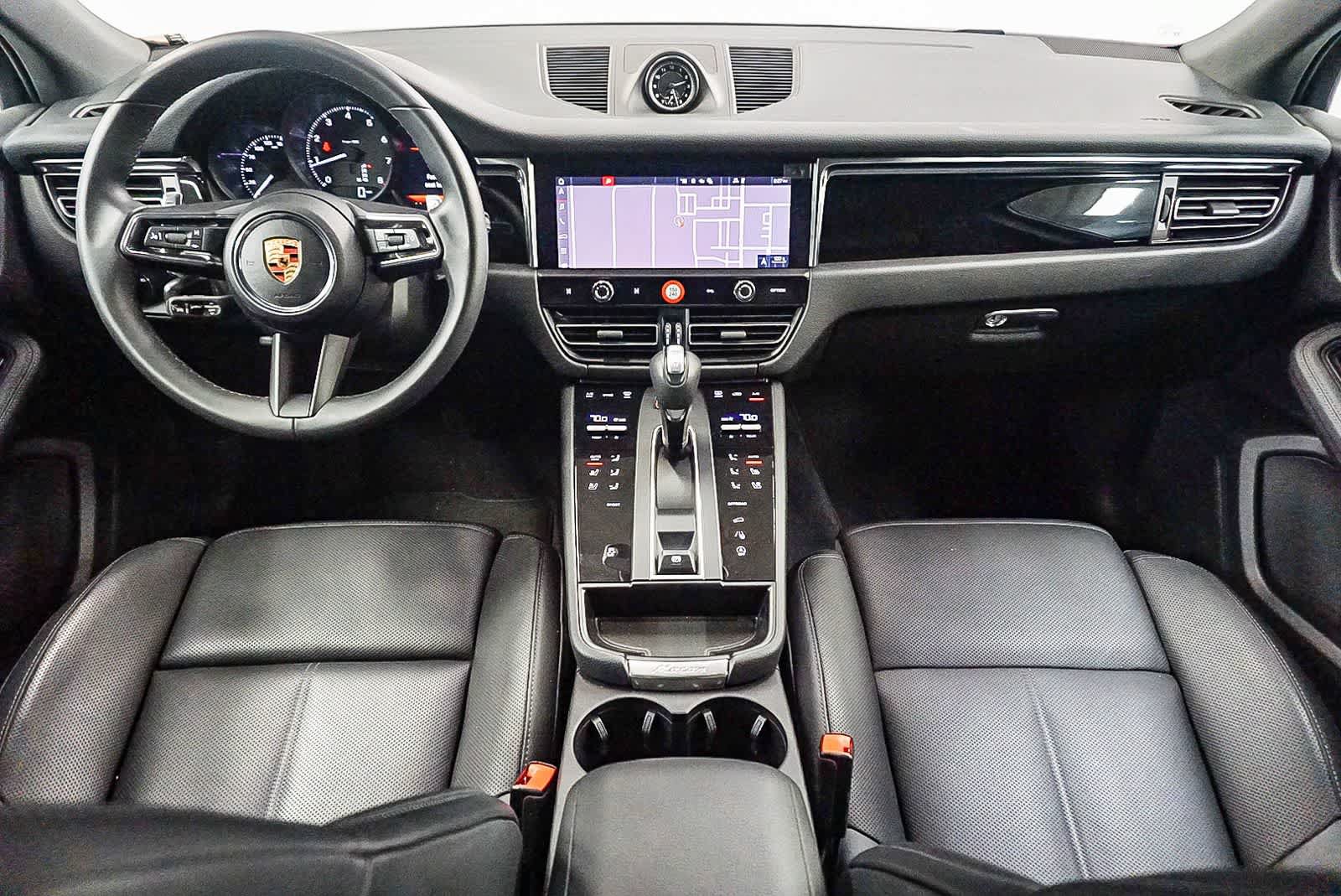 Certified 2025 Porsche Macan AWD/4WD image 13