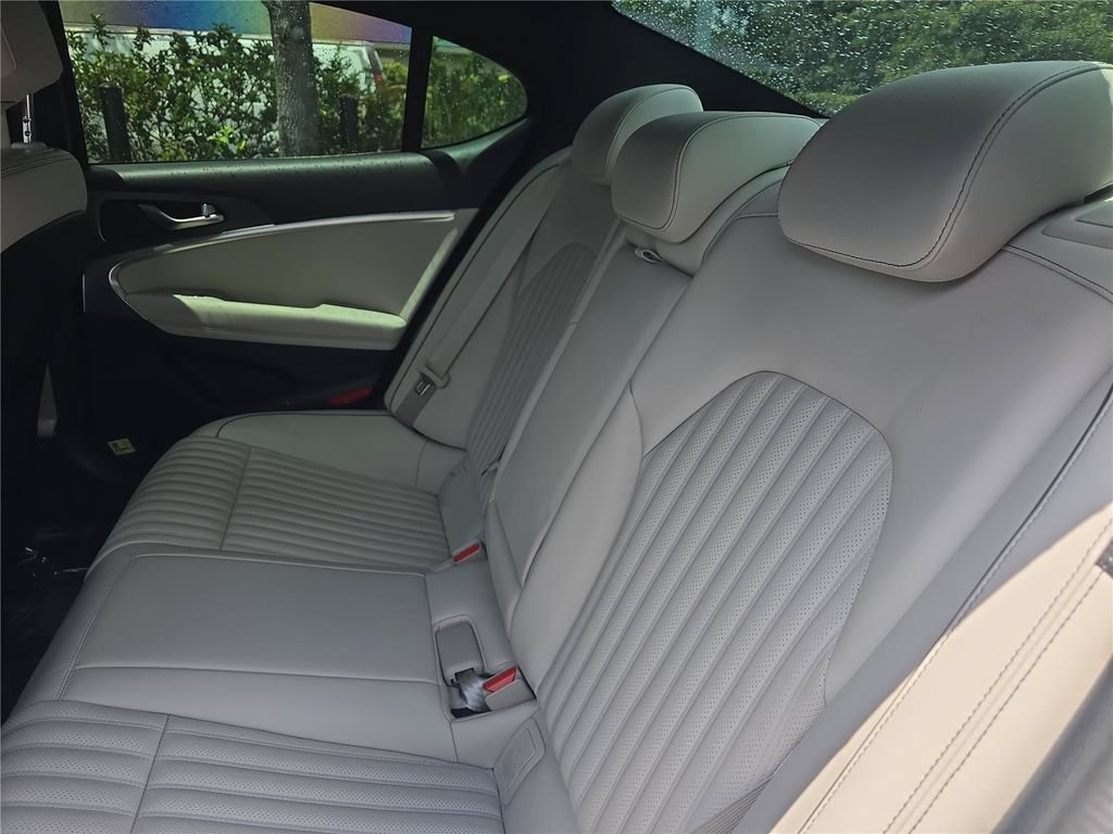 Used 2024 Genesis G70 3.3T Advanced RWD image 11