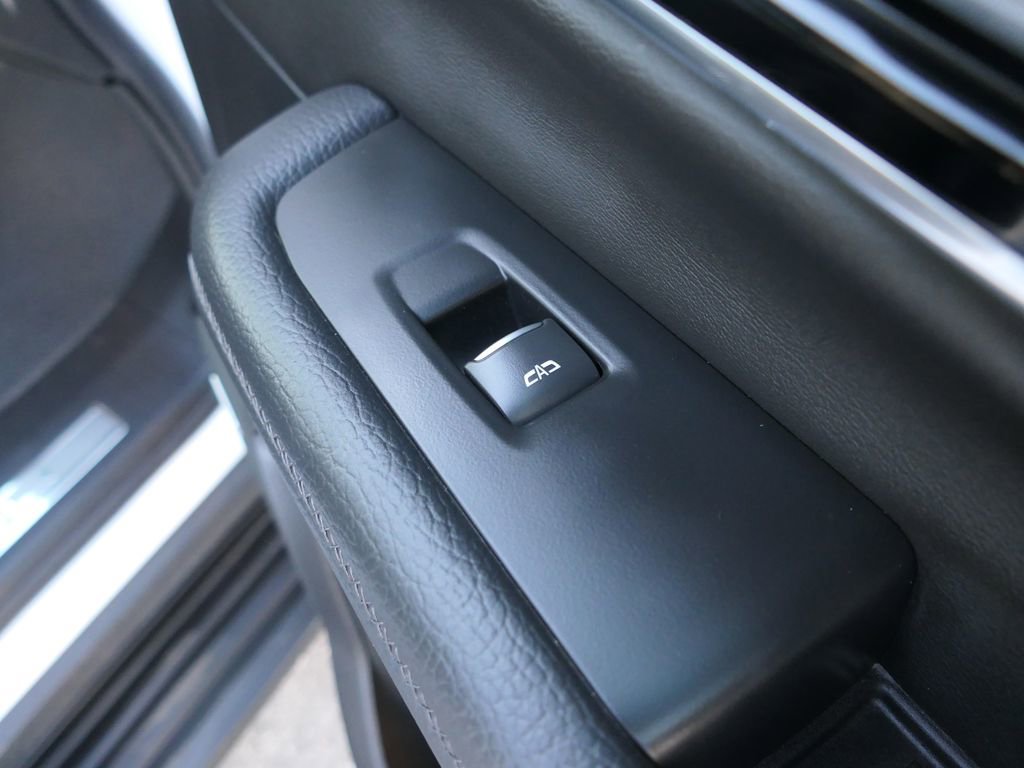 Used 2025 GMC Yukon Denali image 27