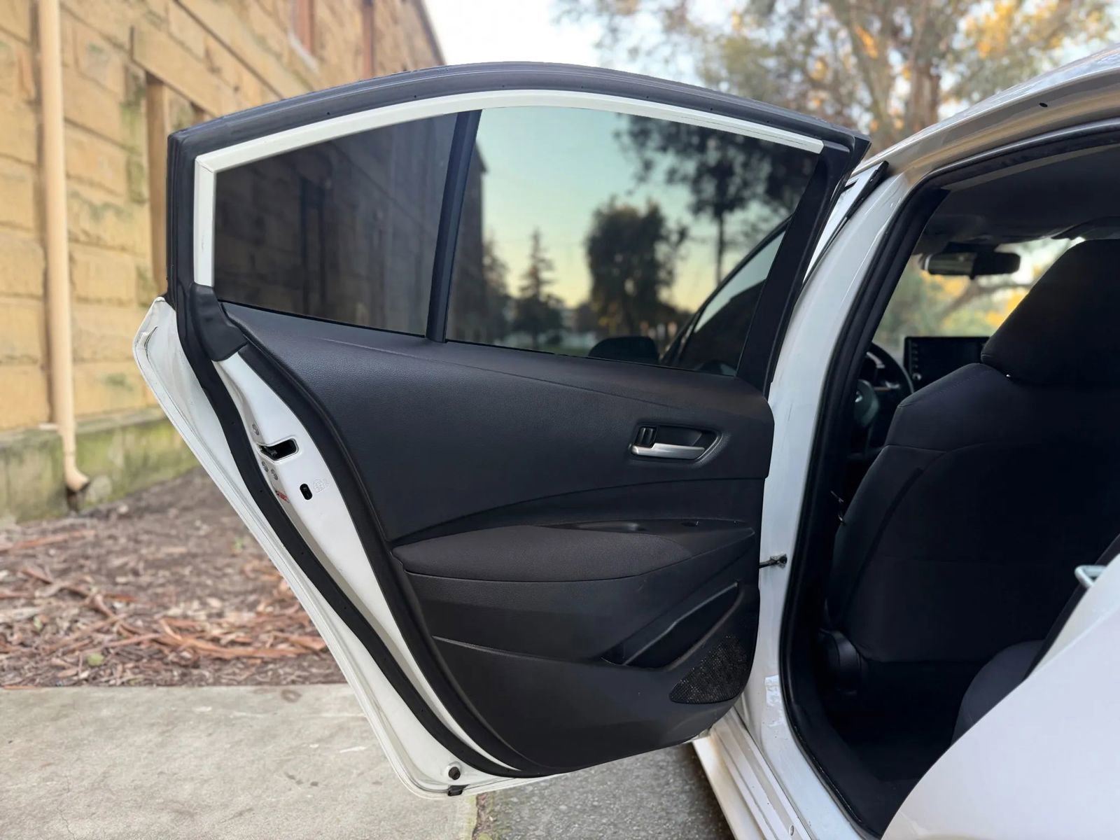 Used 2020 Toyota Corolla LE image 18