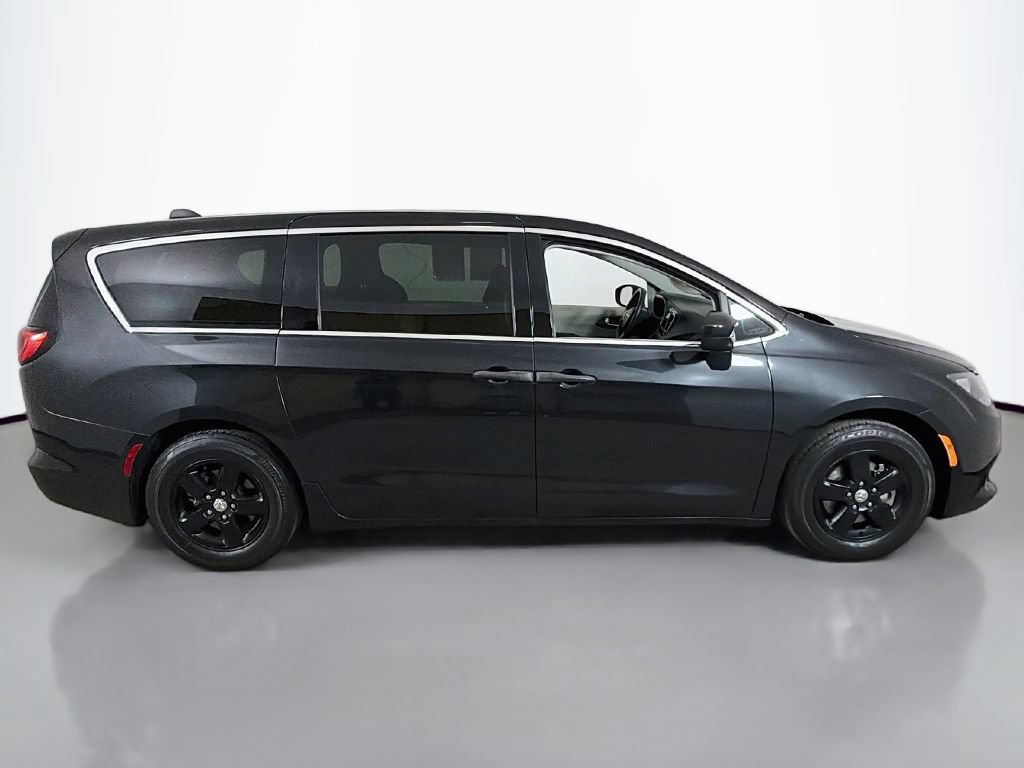 Used 2018 Chrysler Pacifica L FWD image 14