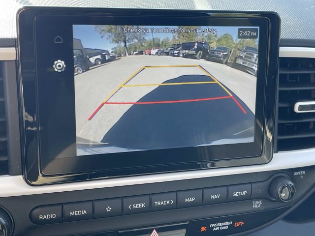 Certified 2025 Hyundai Venue Limited FWD image 28
