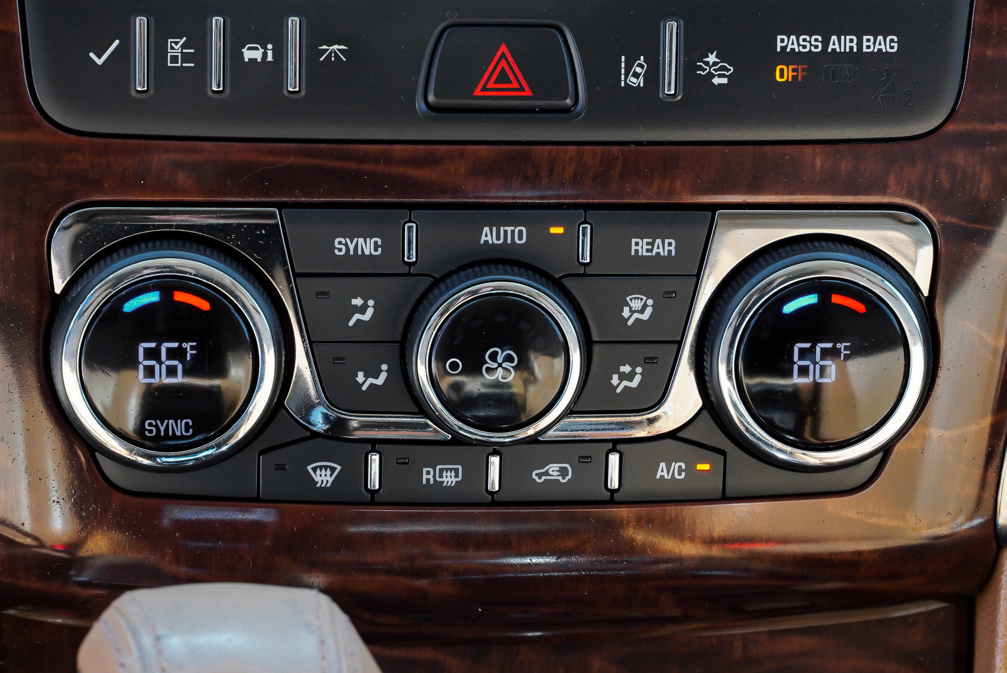 Used 2017 Buick Enclave Premium w/ Trailering Package AWD/4WD image 37