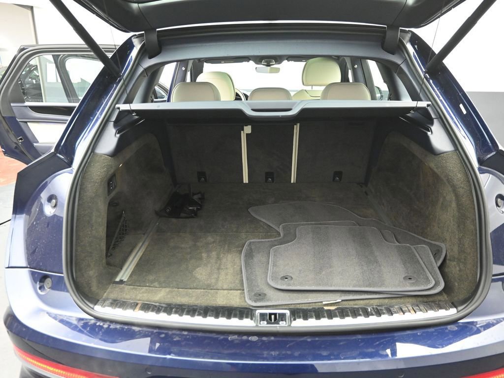 Used 2021 Bentley Bentayga image 24