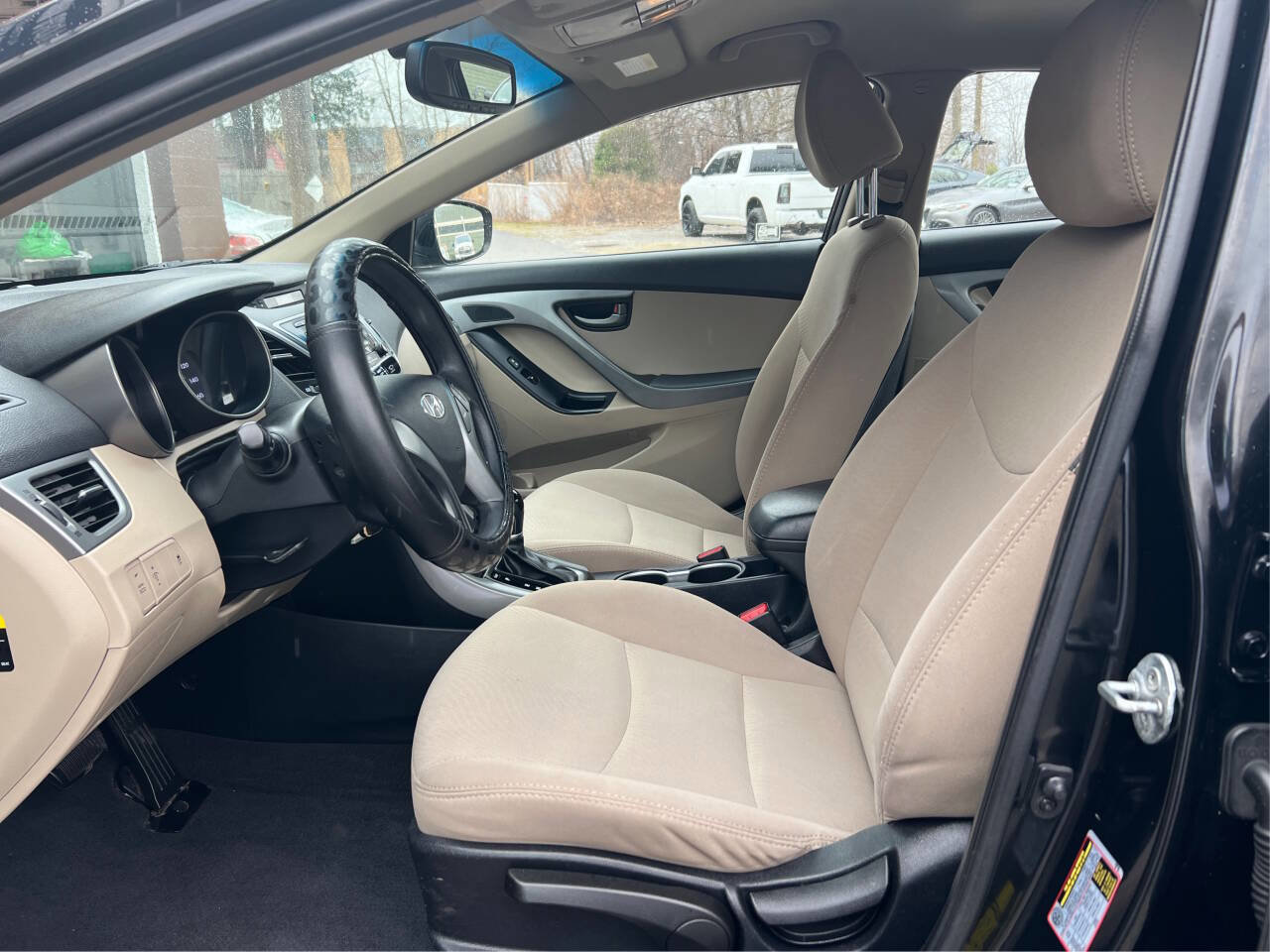 Used 2016 Hyundai Elantra SE image 9