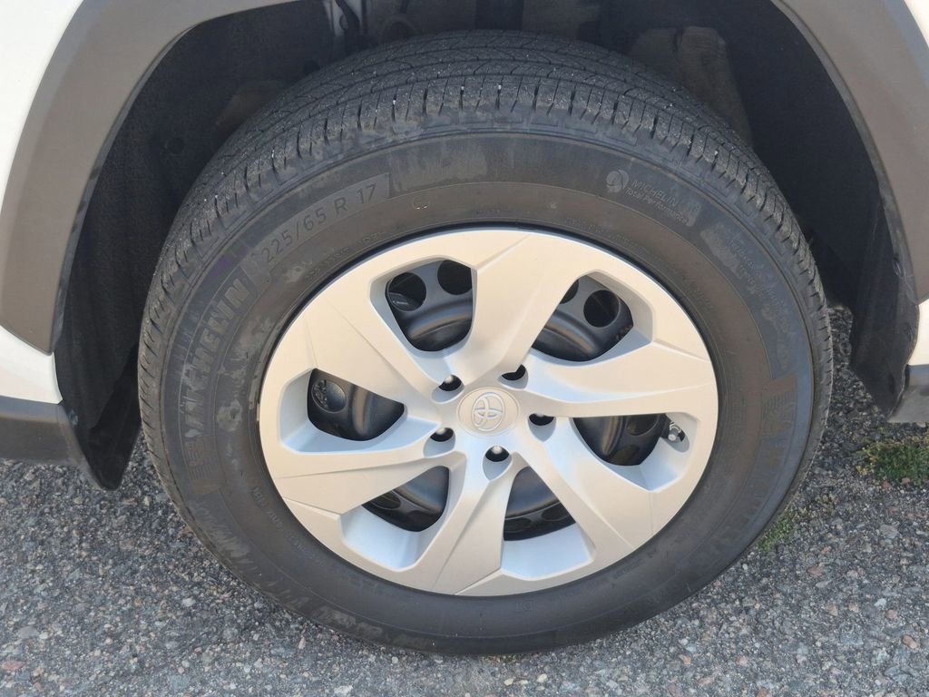 Used 2024 Toyota RAV4 LE image 18