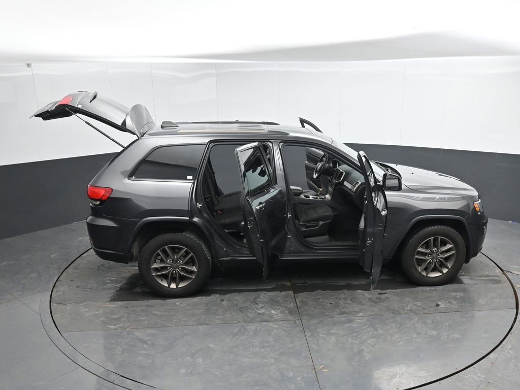 Used 2016 Jeep Grand Cherokee Laredo 75th Anniversary image 42