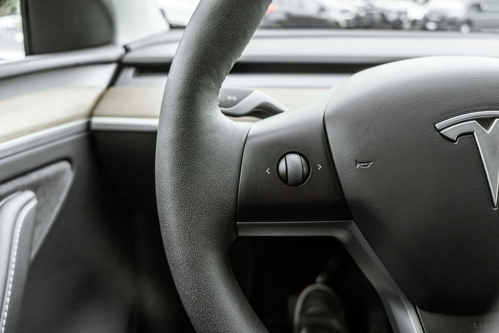 Used 2023 Tesla Model Y Long Range image 18