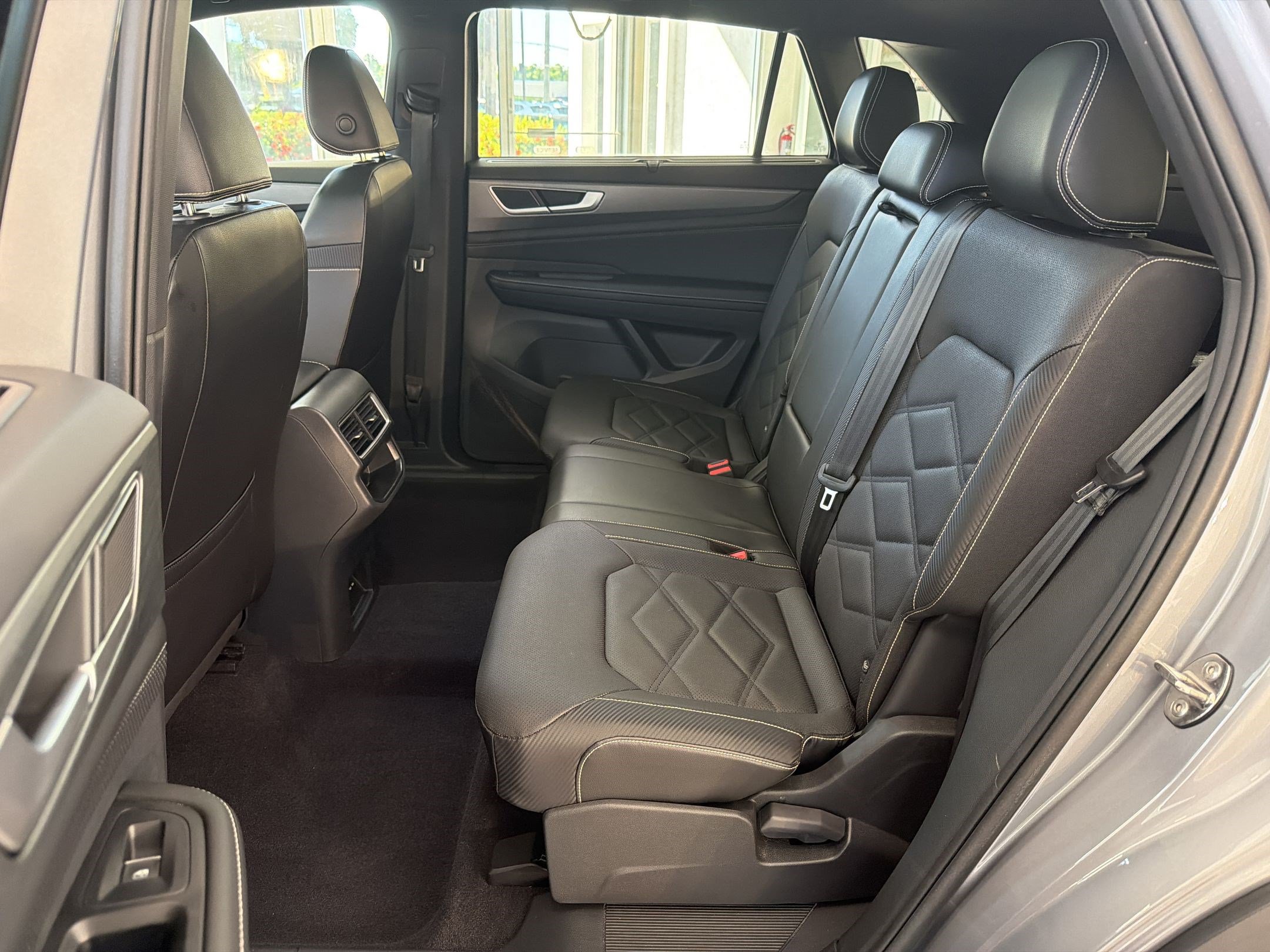 Used 2024 Volkswagen Atlas Cross Sport SE FWD image 23