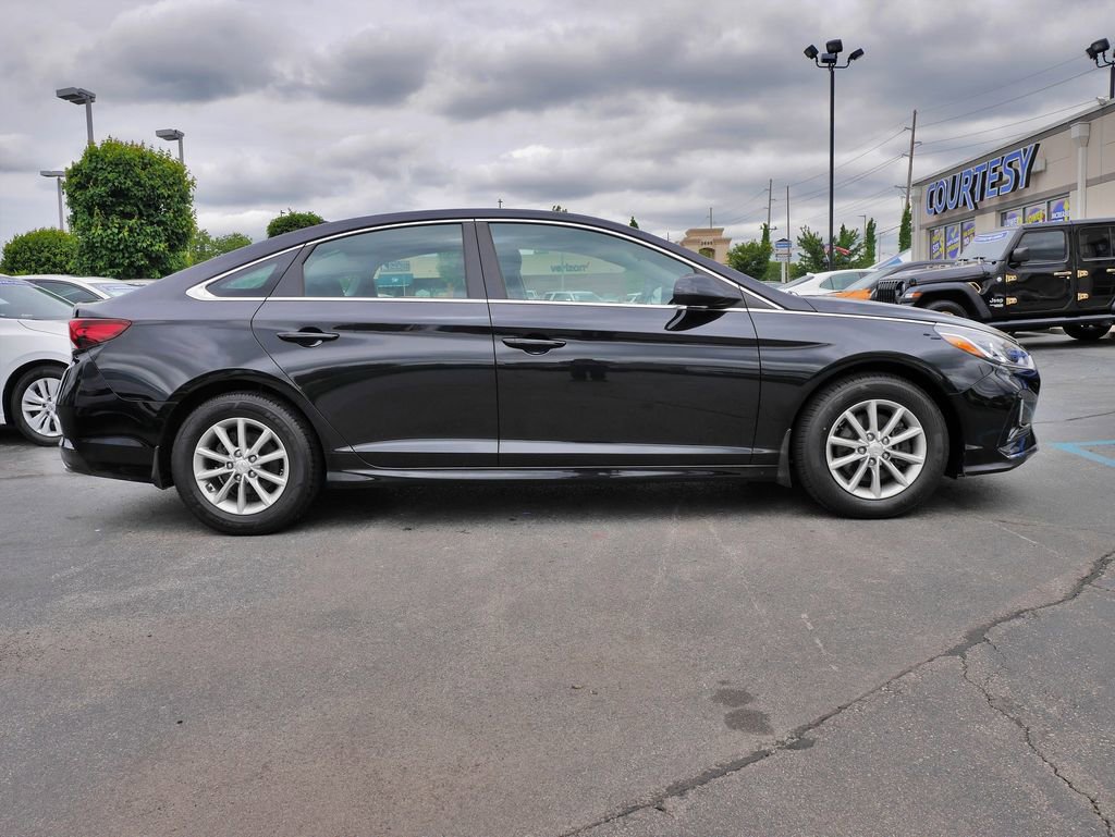 Used 2019 Hyundai Sonata SE w/ Cargo Package FWD image 8