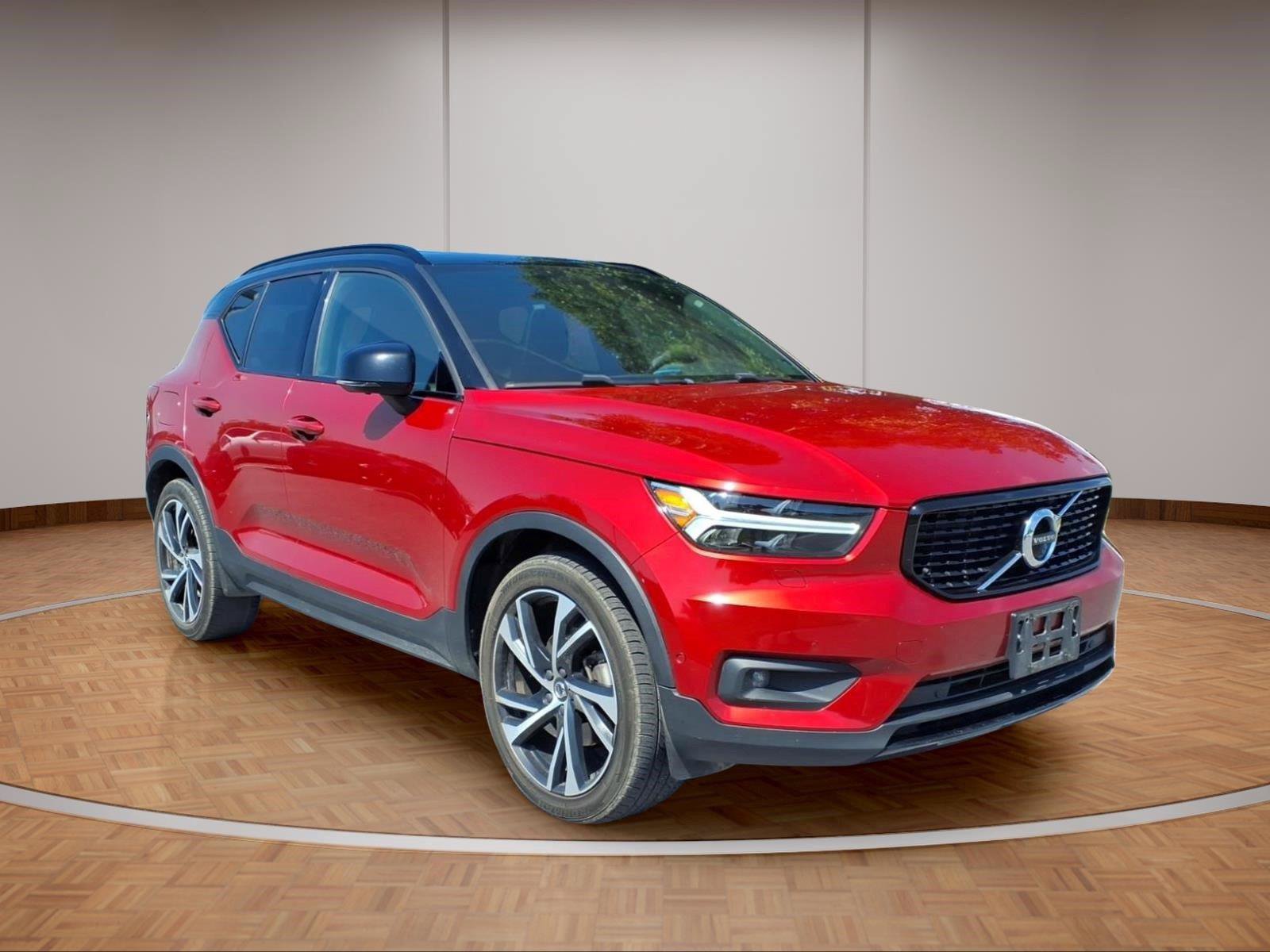 Used 2020 Volvo XC40 T5 R-Design AWD/4WD image 1