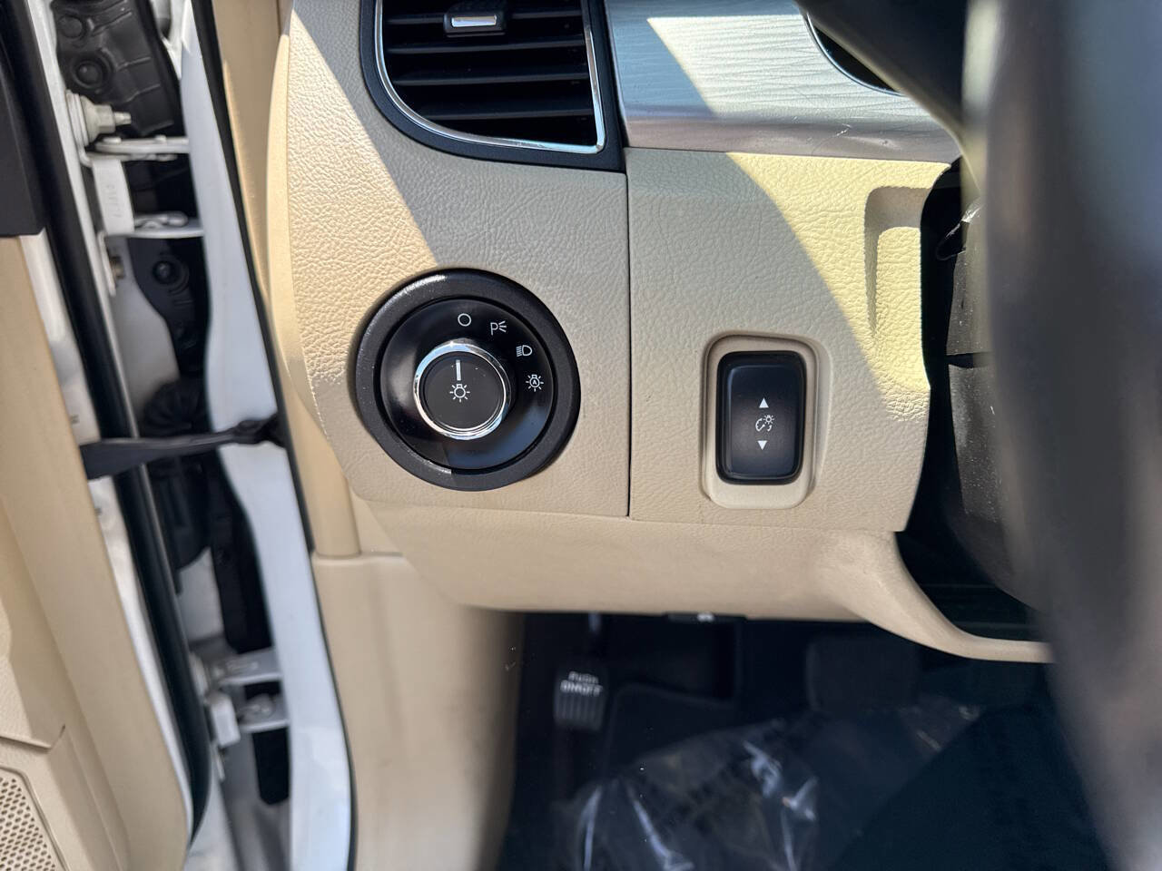 Used 2017 Ford Taurus SEL image 23