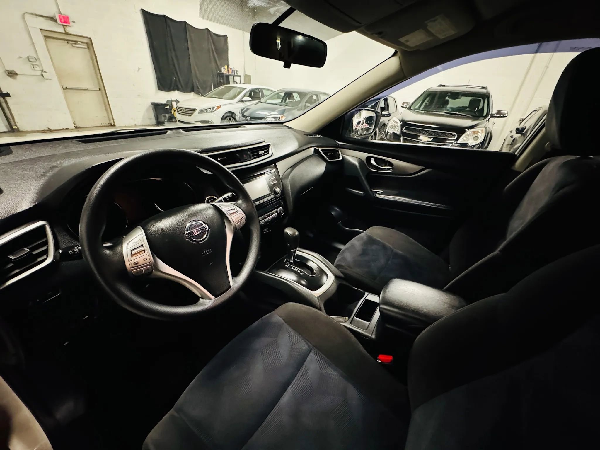 Used 2015 Nissan Rogue SV image 16