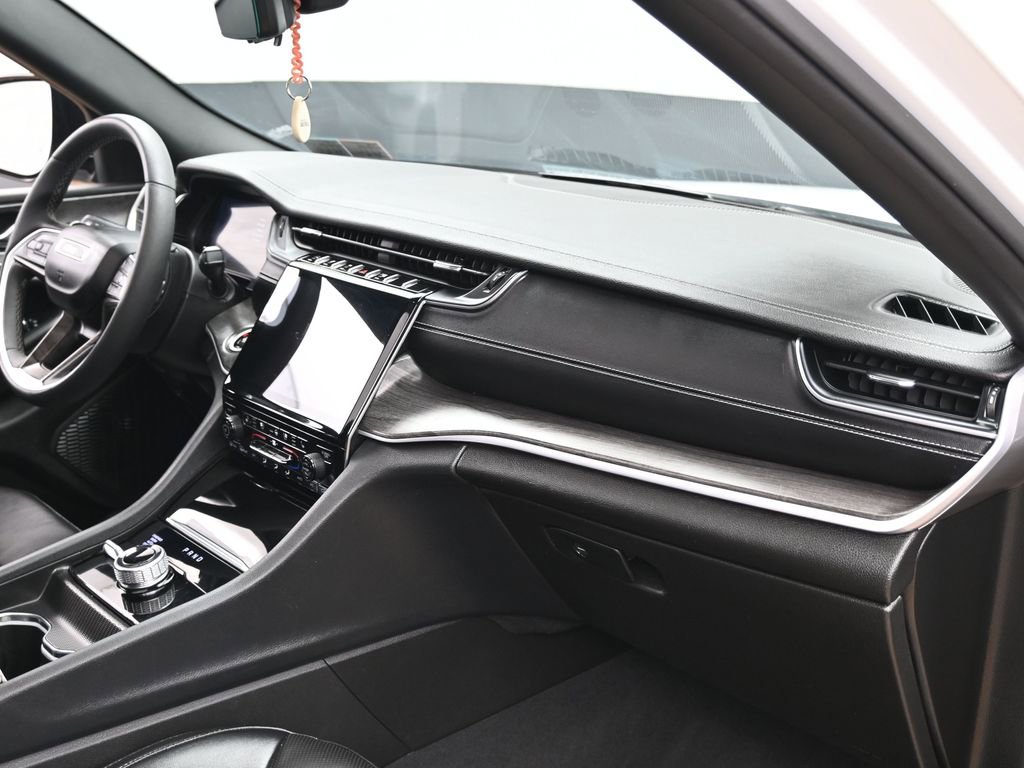 Used 2024 Jeep Grand Cherokee L Limited w/ Luxury Tech Group II image 40