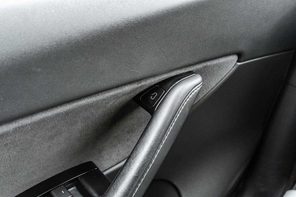 Used 2020 Tesla Model Y Long Range image 15