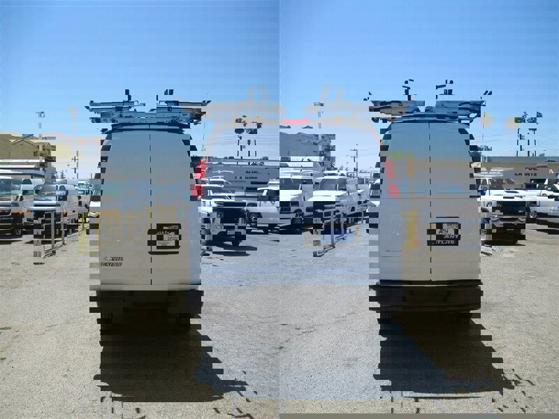 Used 2018 Chevrolet Express 2500 Extended image 3