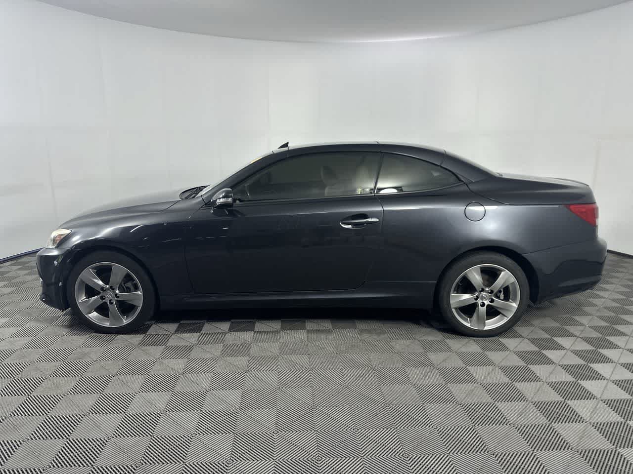Used 2011 Lexus IS 250C w/ Luxury Pkg RWD image 5
