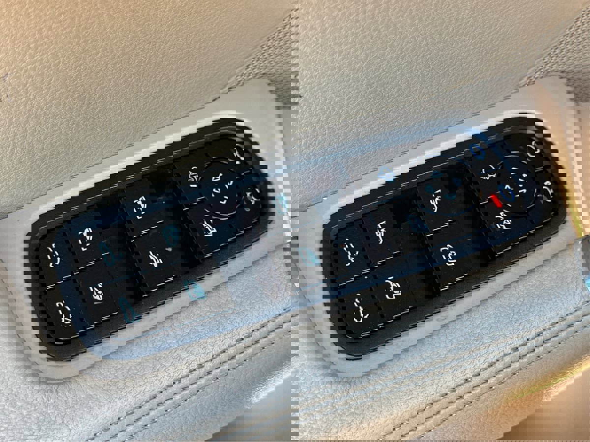 Used 2020 Porsche Cayenne image 33