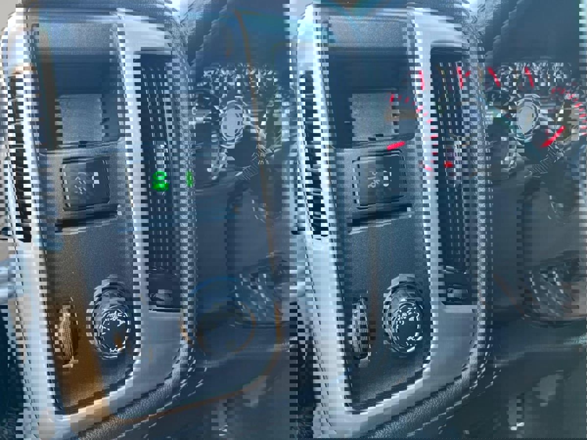 Used 2015 GMC Sierra 1500 SLE image 13