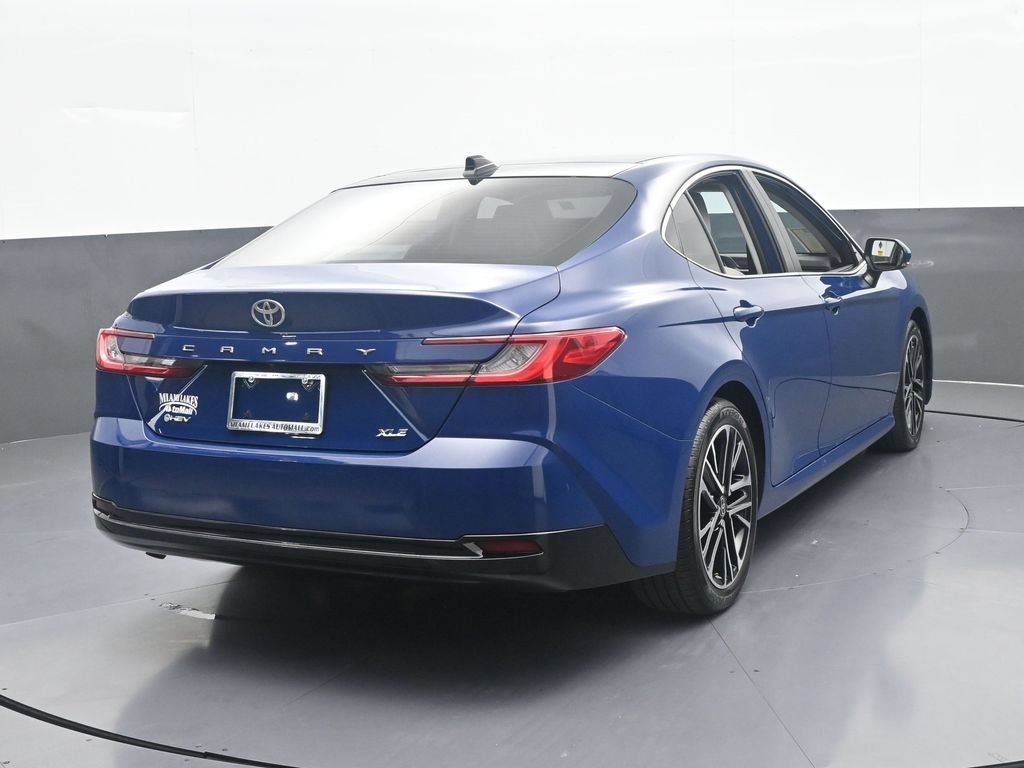 Used 2025 Toyota Camry XLE FWD image 5