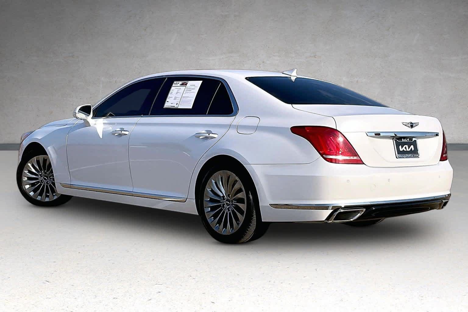 Used 2018 Genesis G90 3.3T Premium RWD image 4