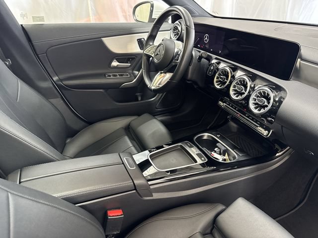 Used 2025 Mercedes-Benz CLA 250 image 27