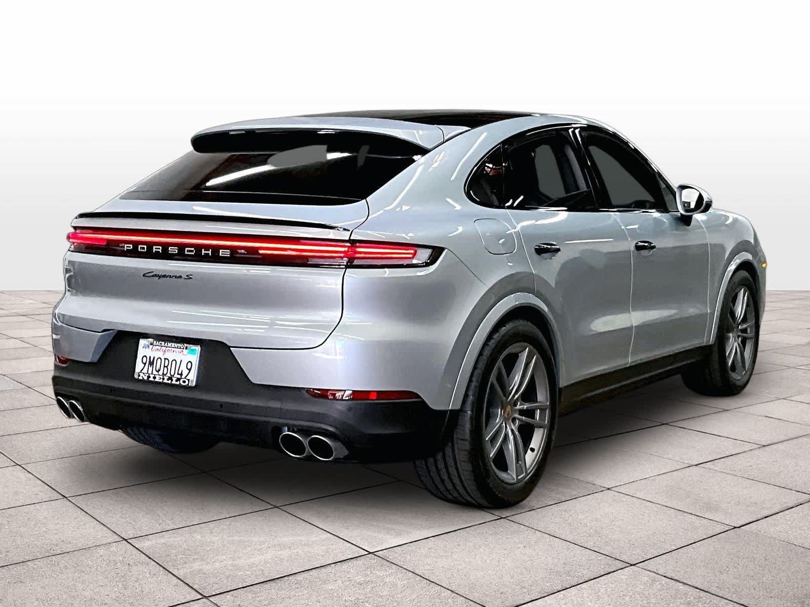 Used 2024 Porsche Cayenne S AWD/4WD image 16