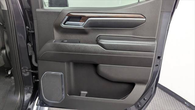Used 2022 GMC Sierra 1500 SLT w/ SLT Premium Plus Package AWD/4WD image 19
