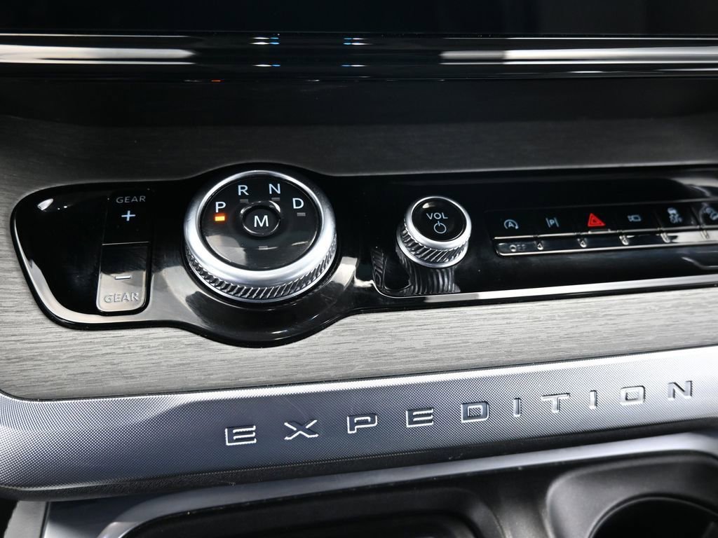 Certified 2025 Ford Expedition Max Platinum image 19