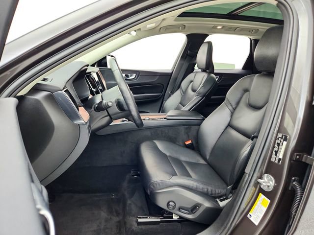 Certified 2023 Volvo XC60 B5 Plus w/ Climate Package image 17