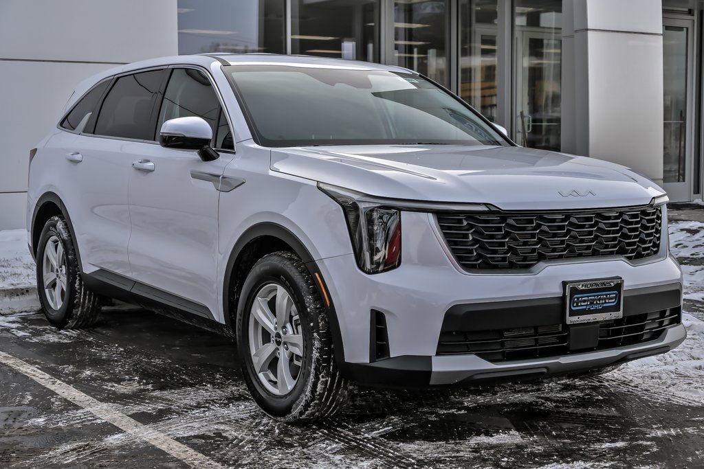 Used 2025 Kia Sorento LX image 10