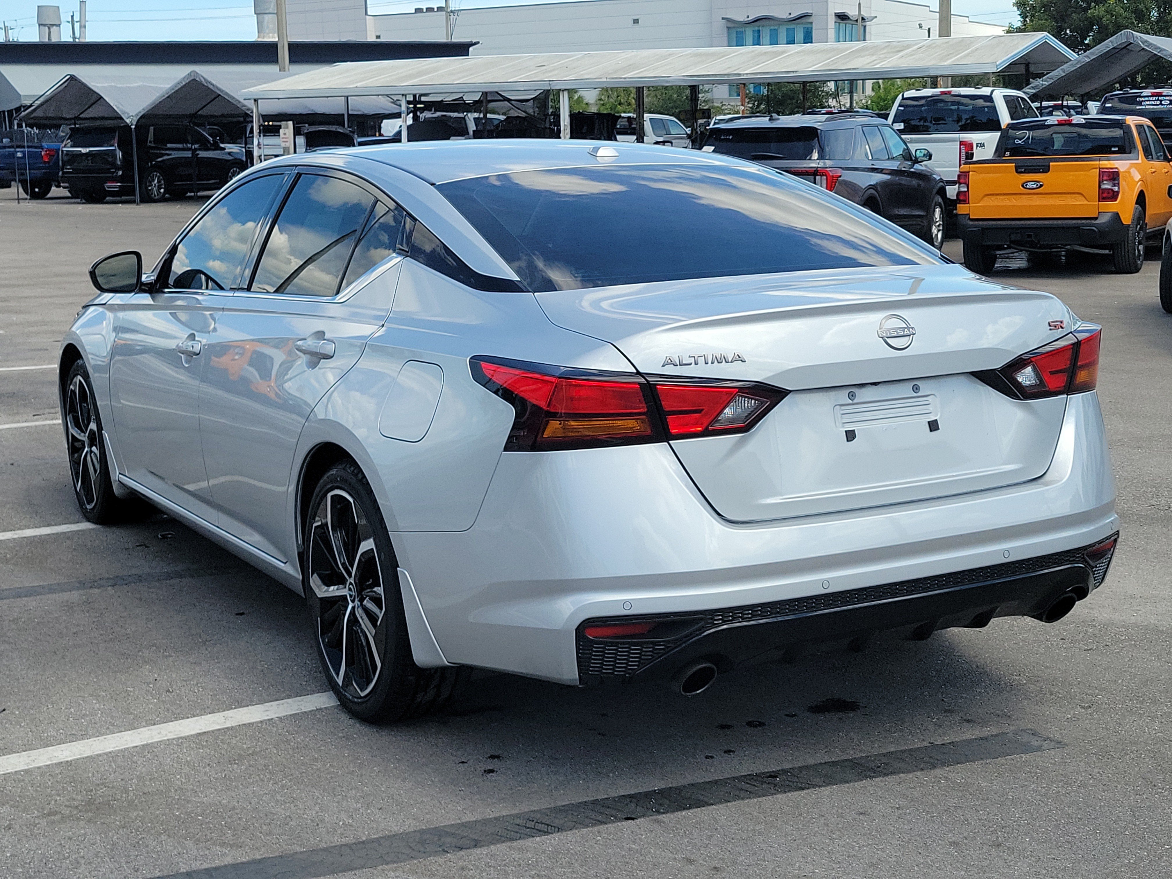 Used 2024 Nissan Altima 2.5 SR w/ SR Premium Package FWD image 7