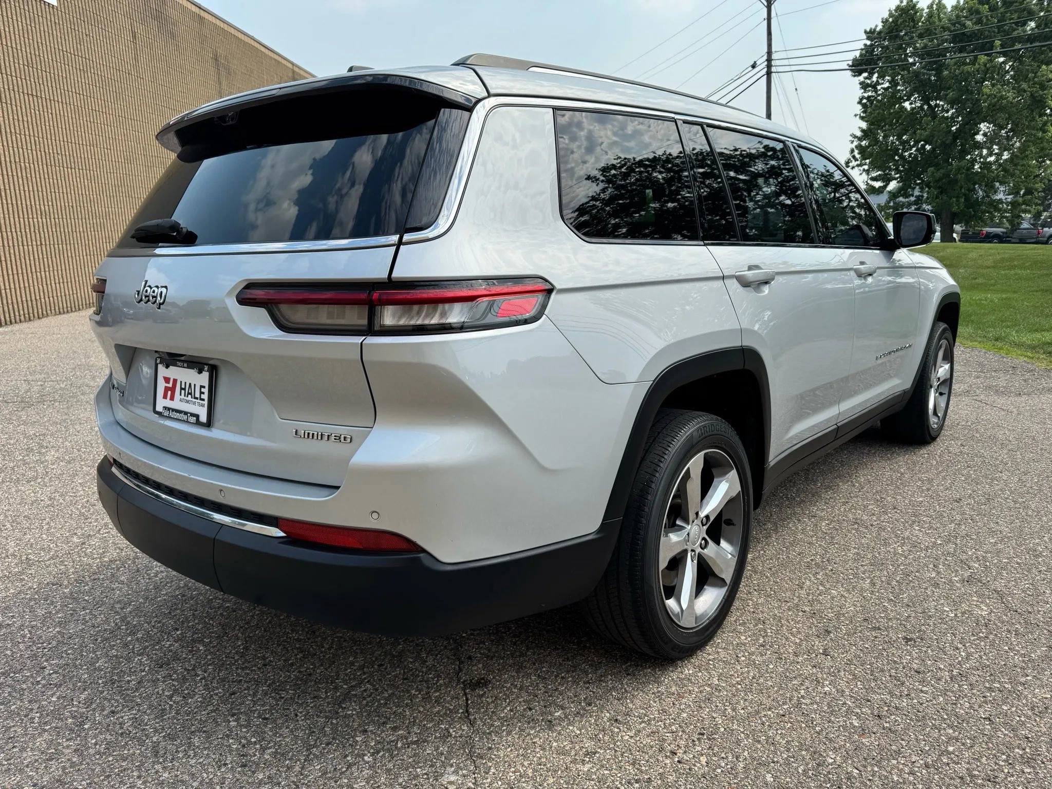 Used 2021 Jeep Grand Cherokee L Limited w/ Luxury Tech Group II image 9