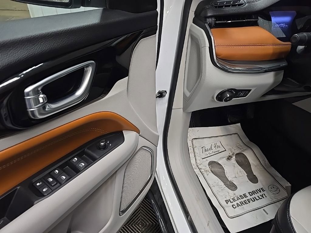 Used 2022 Jeep Compass Limited image 26