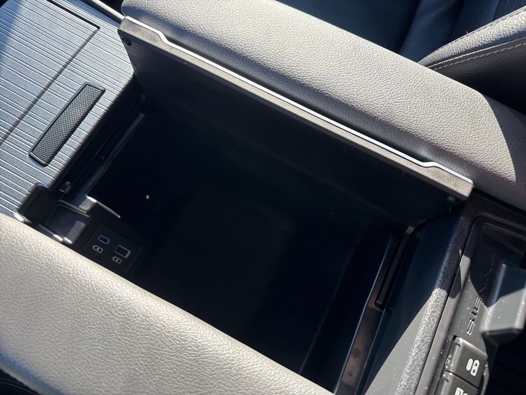 Used 2023 Toyota Sienna XLE Woodland Edition image 17