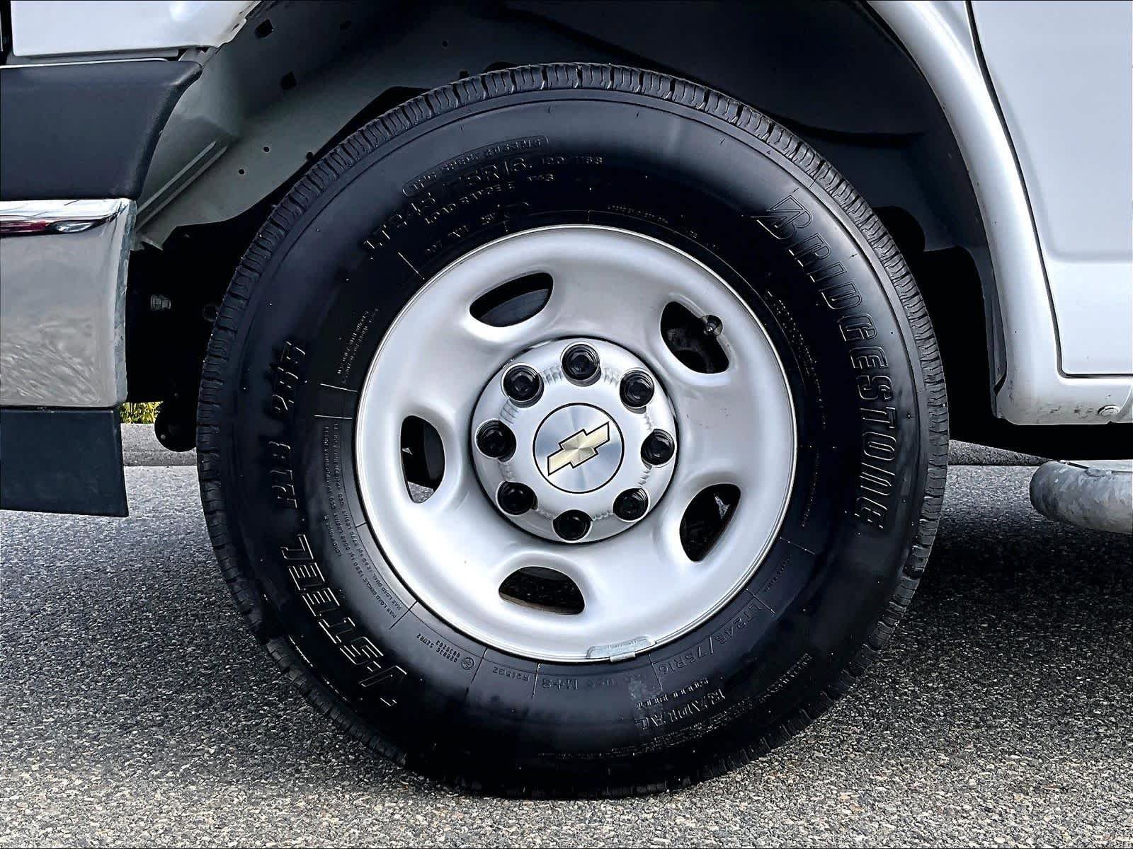 Used 2024 Chevrolet Express 2500 w/ Driver Convenience Package image 7