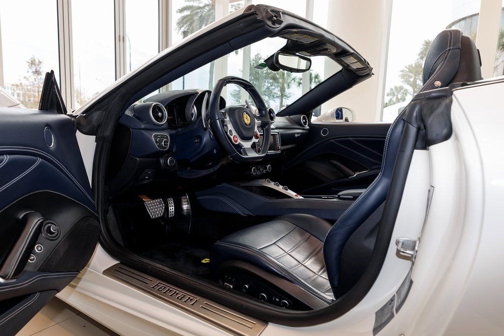 Used 2016 Ferrari California T image 24