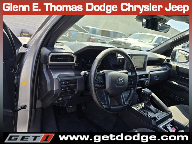 Used 2025 Toyota Tacoma SR5 AWD/4WD image 17