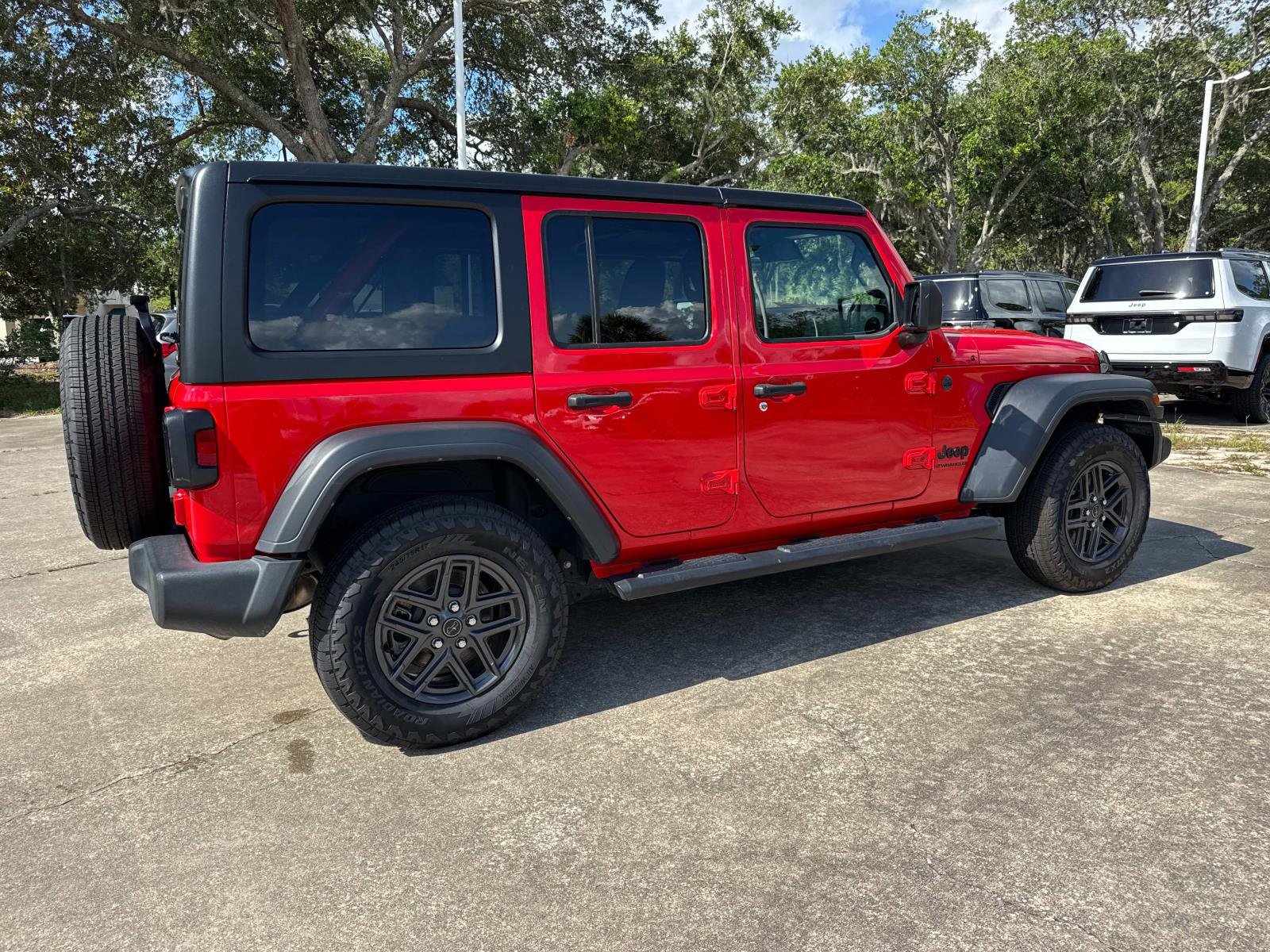 Used 2024 Jeep Wrangler Unlimited Sport AWD/4WD image 3