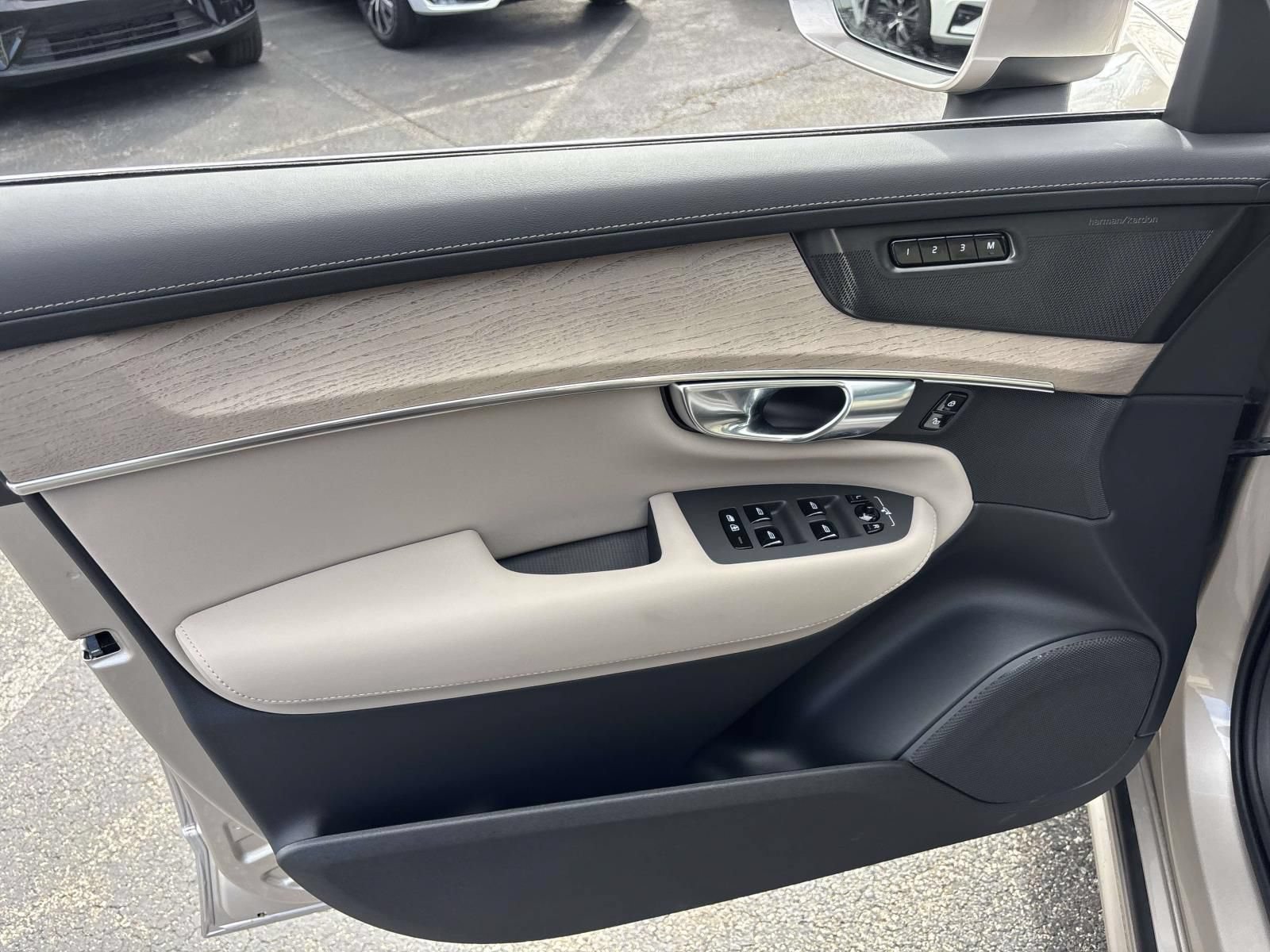 New 2026 Volvo XC90 B6 Plus w/ Protection Package Premier AWD/4WD image 11